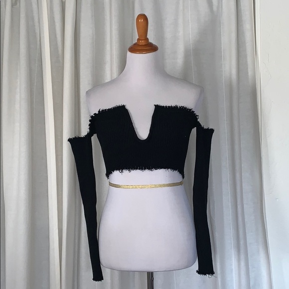 CLO Tops - Off the shoulder crop top